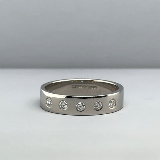 18ct White Gold Five Stone Diamond Band Ring (c. 0.20ct) - Size Q