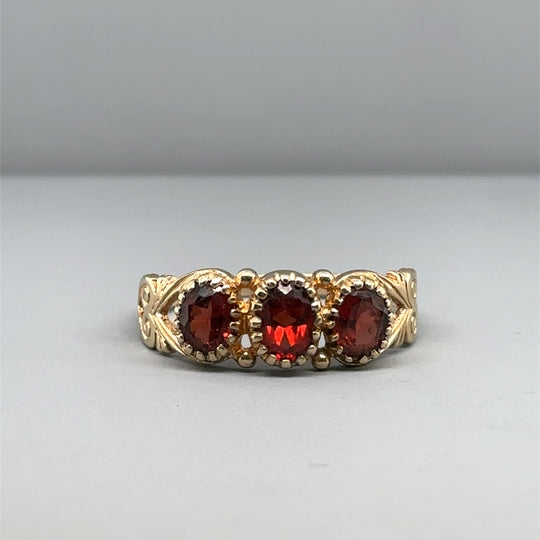 9ct Yellow Gold Three Stone Garnet Ring - Size Q