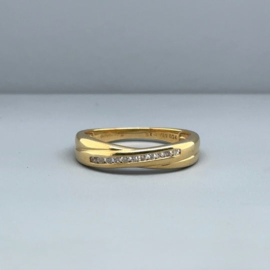 18ct Yellow Gold Diamond Crossover Band Ring - Size N 1/2