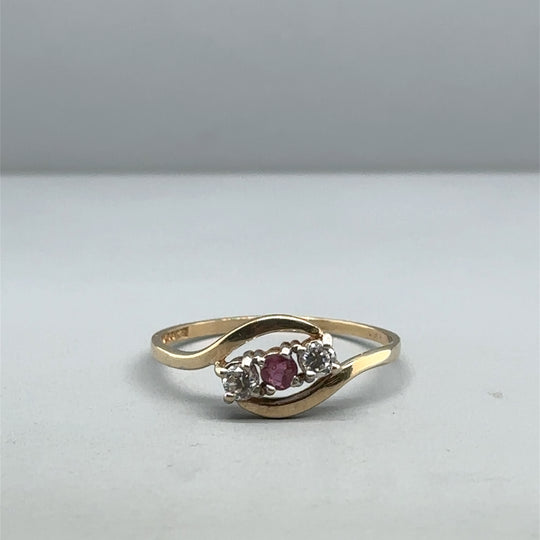 9ct Yellow Gold Red and White Cubic Zirconia Ring - Size P