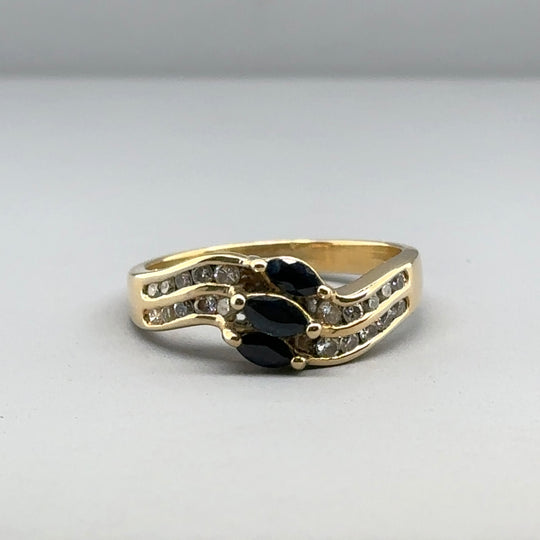 18ct Yellow Gold Sapphire and Diamond Fancy Ring (c. 0.15 - 0.20ct) - Size M