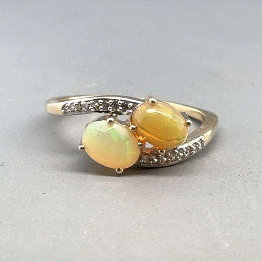 9ct Yellow Gold Synthetic Stone and Cubic Zirconia Crossover Ring - Size P 1/2