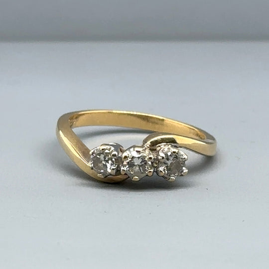 18ct Yellow Gold Three Stone Diamond Ring (c. 0.30 - 0.35ct) - Size L