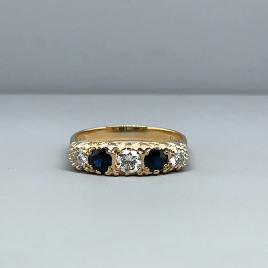 18ct Yellow Gold Diamond and Sapphire Ring (c. 0.45 - 0.50ct) - Size M 1/2