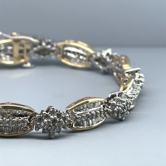 9ct Bi-Colour Diamond Set Fancy Bracelet (c. 4.13ct)